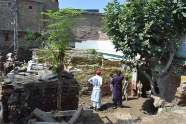 Hilly ve Pakistan 'ın dağlık bölgelerinde bulut patlaması yaşandı. Bu çok yıkıcı bir durum ve geçim kaynaklarına, yollara, evlere, ekinlere, hayvanlara ve insanların ölümüne neden oluyor.