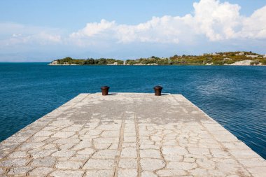 Denizde küçük bir iskele