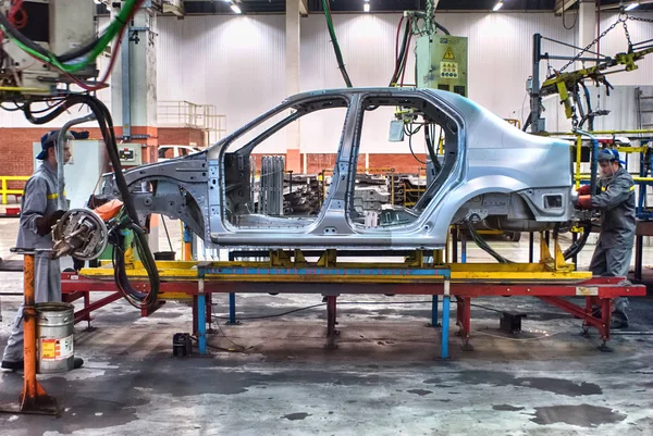 Togliatty, región de Samara, Rusia - 13 de diciembre: Línea de montaje de LADA Cars Automobile Factory AVTOVAZ - el 13 de diciembre de 2007 en Togliatty — Foto de Stock