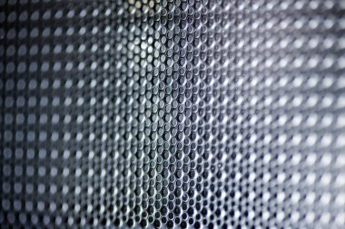 Mavi arka planda metalik ağ. Tüm arkaplan.