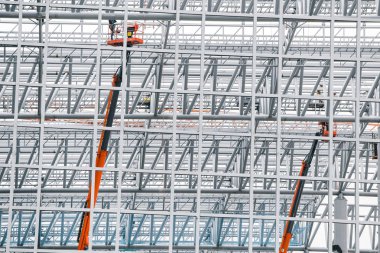 Büyük inşaat site yapısını tren istasyonu inşa için çelik kumaş