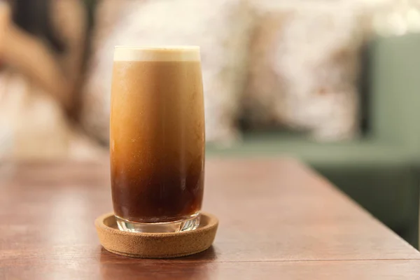 Kaltes Gebräu Oder Nitro Kaffeegetränk Glas Mit Blasenschaum — Stockfoto