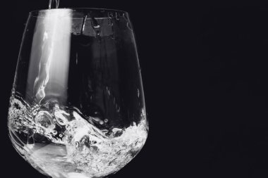 siyah izole cam su seviyesi