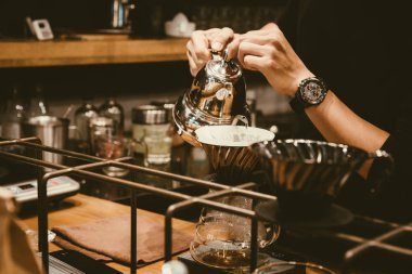 filtre kahve bira kafeterya gerçek vintage tonda filtre kağıdı barista geçmek