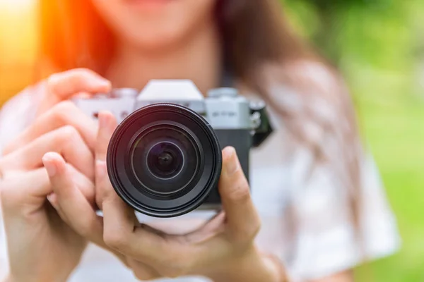 Closeup Front Lens Mirrorless Camera Woman Teen Photographer — Stock Photo, Image