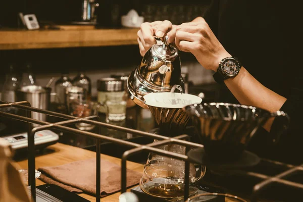 filtre kahve bira kafeterya gerçek vintage tonda filtre kağıdı barista geçmek