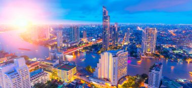 Bangkok cityscape alacakaranlık gece günbatımı ışık geniş panorama için web banner arka plan