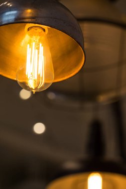 Tungsten lamba ampul, eski vintage tasarım stil.