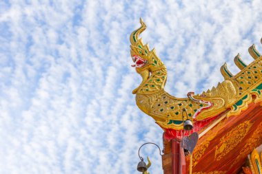 Güzel tasarım Kuzey Tayland tapınak çatı.