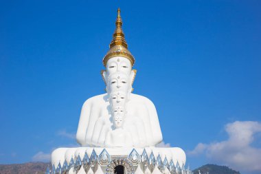 Beyaz Buddha Tapınağı'nda Wat Pra bu Pha oğlu Keaw, khao kor, Petchaboon, Tayland.