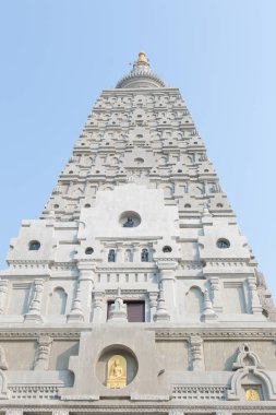 Bodh Gaya tarzı stupa Wat Chong Kham Phra Aramluang Ngao District, Lampang Tayland kadar kapatın.