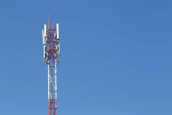 Cellplats Telekommunikation Radio Torn Eller Mobiltelefon Basstation Med Ovanpå Antennen — Stockfoto