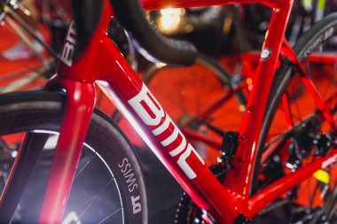 BMC İsviçre yol bisiklet satış Uluslararası Bangkok Bisiklet 2018 Bike Expo Tayland'da adil. Bugün özellikle Bisiklete binme egzersiz en Tay insanlar dikkat. Bangkok, Tayland 6 Mayıs 2018.