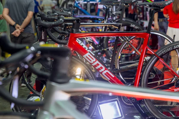 자전거 2018 자전거 박람회 박람회 태국에서 Bmc 스위스도로 자전거 대부분의 — 스톡 사진
