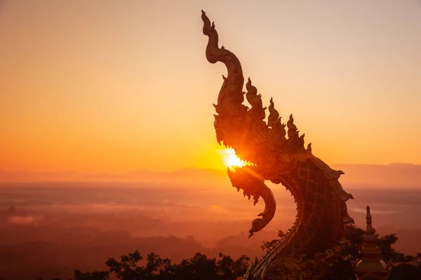 Thailändische Tempelkunst Dekoration Großer Naga Oder König Des Naga Tieres — Stockfoto