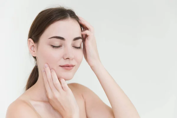 Mulheres Com Rosto Beleza Branca Massagem Facial Limpa Cuidados Com — Fotografia de Stock