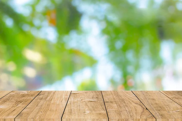 Mesa Madera Con Fondo Verde Borroso Para Productos Plantilla Espacio — Foto de Stock