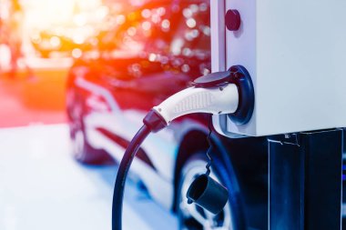 sürüş konsepti için şarj istasyonu gelecek de closeup elektrik eko araba.