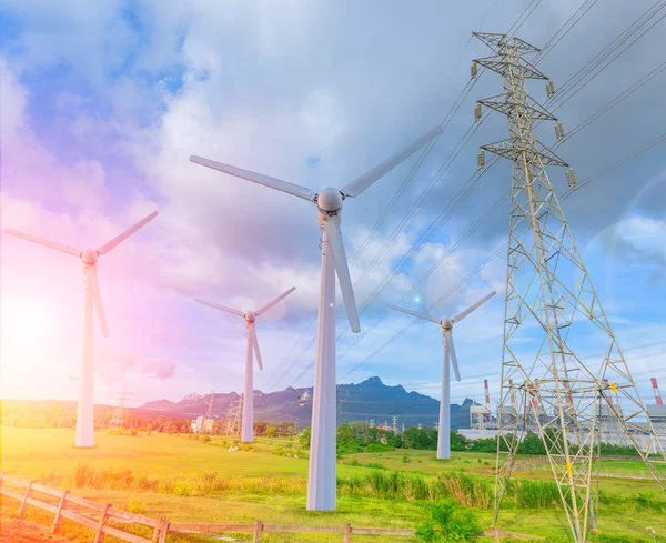Elektrická elektrárna s vysokým napětím elektrické energie modrá obloha co — Stock fotografie