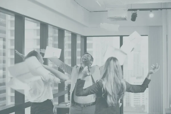 Momento Más Feliz Gente Alegre Oficina Éxito Termina Trabajo Que — Foto de Stock