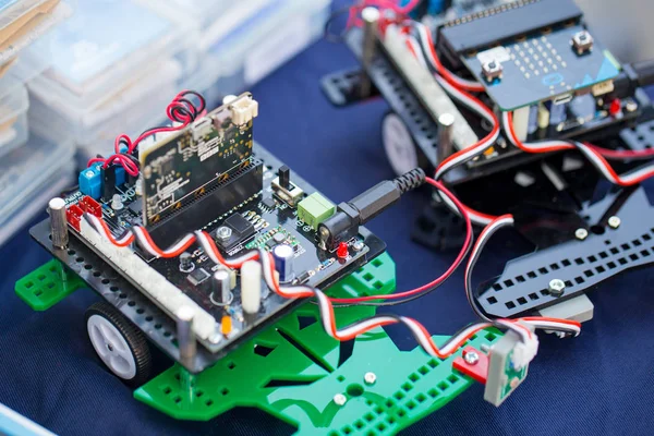 Voiture Jouet Pour Éducation Des Enfants Construire Avec Carte Circuit — Photo