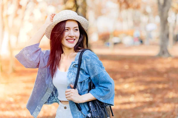 Aziatische Meisje Tiener Vakantie Reizen Alleen Herfst Seizoen — Stockfoto