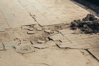 kırık patika kötü inşaat kamusal alan