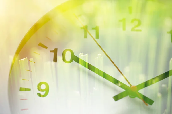 Horloge Temps Face Superposition Avec Fond Vert Herbe Nature Temps — Photo