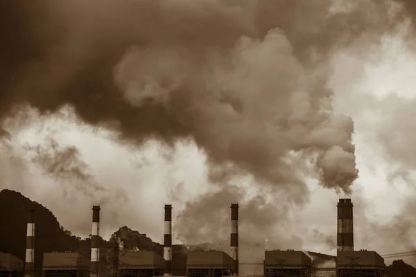 危险空气污染危机 燃煤电厂二氧化碳粉尘烟雾 — 图库照片