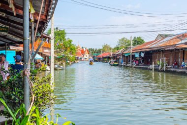 500 yılı aşkın kanallar turist için güzel seyahat yeri etrafında geleneksel Mae Klong nehir tarafı köy ile Amphawa yüzen pazar. 23 Ocak 2017. Amphawa, Samut songkhram, Tayland