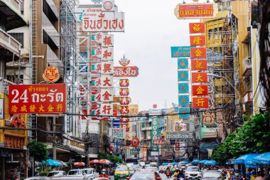 Bangkok Çin Mahallesi Yaowarat Caddesi 'nde, Coronavirus salgını (Covid-19) başladıktan sonra insanlar büyük bir alışveriş gezisine çıkmaya başladı. 30 Mayıs 2020, Bangkok, THAILAND.