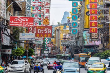 Bangkok Çin Mahallesi Yaowarat Caddesi 'nde, Coronavirus salgını (Covid-19) başladıktan sonra insanlar büyük bir alışveriş gezisine çıkmaya başladı. 30 Mayıs 2020, Bangkok, THAILAND.
