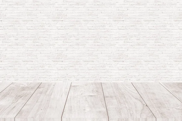 Tavolo Legno Bianco Con Muro Mattoni Pulizia Moderna Pubblicità Montaggio — Foto Stock