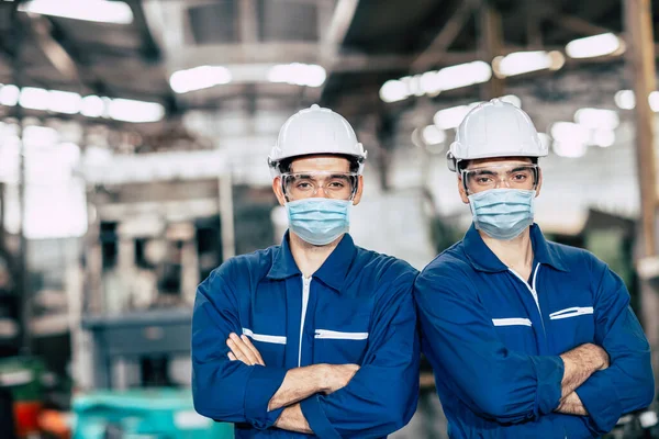 Coronavirus Covid Fabrikadaki Hava Kirliliğini Önlemek Için Fabrikada Çalışırken Yüz — Stok fotoğraf