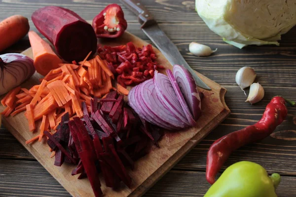 Carrots Beets Peppers Onions Shredded Lie Wooden Board — Stock Photo, Image