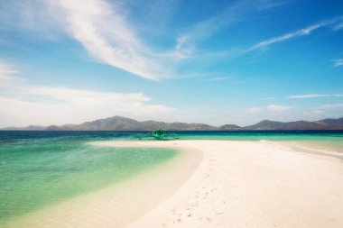 Beyaz kum plaj, Bulog Adası, Filipinler.