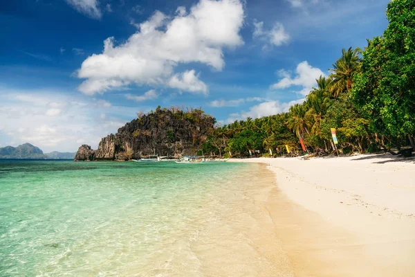 Papaya Beach i El Nido Bay, Filippinerna — Stockfoto