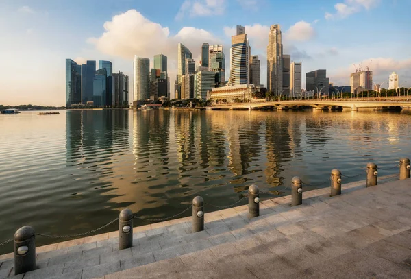 Singapurský obchodní obvod s mrakodrapy, Singapur. — Stock fotografie