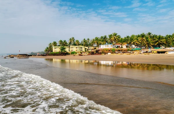 Maisons d'hôtes sur la plage de la mer d'Arabie à Ashvem, Goa — Photo