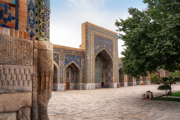 Tilya Kori Madrasah Het Historische Plein Van Registan Samarqand Oezbekistan — Stockfoto