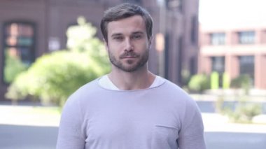 İzin yok, Stop yakışıklı adam ayakta dışında tarafından jesti