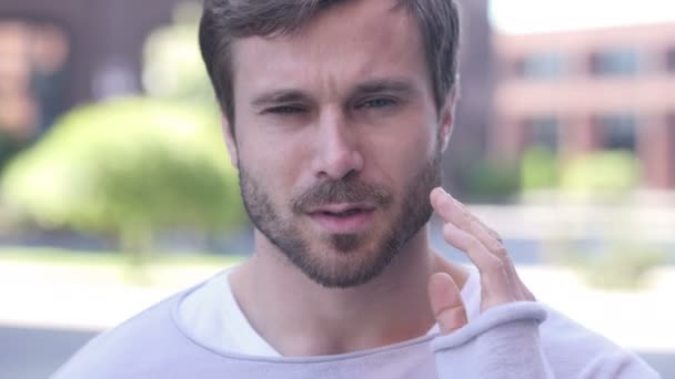 치 통, 치아 감염에 반응 하는 남자 — 비디오