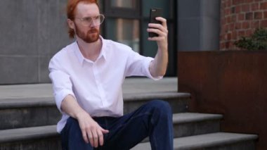 Tasarımcı alarak Selfie telefon portresi