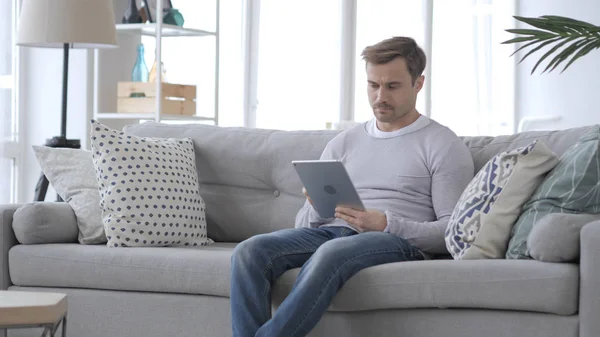 Adult Man Sitting Couch Using Tablet — Stock Photo, Image