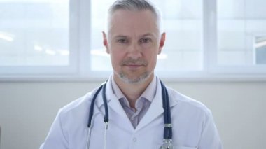 Hayır, doktor tarafından kafa sallayarak reddetme