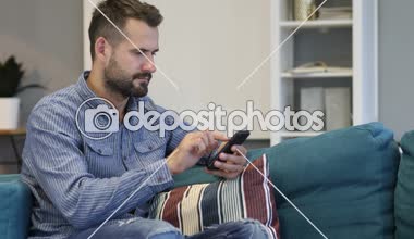 Adam Excited Smartphone kullanarak süre başarı için