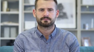 Jest yetişkin adam tarafından sevmeme reddetme