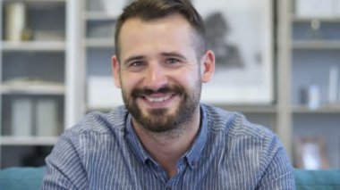 Portre yetişkin adam, Online görüntülü sohbet konuşma