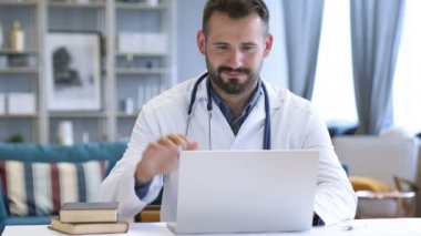 Hasta doktor tarafından görüntülü sohbet