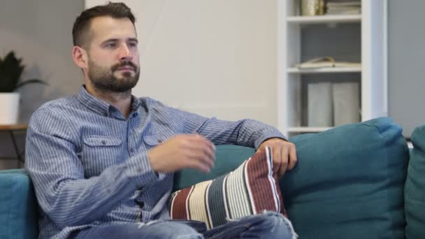 Penisve Thinking Casually Sitting Man, Close up — Stock Video